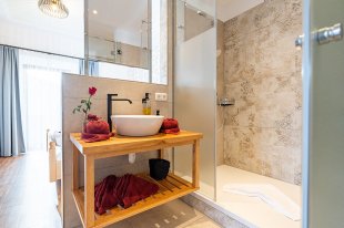 8_hotel_Krone_Lechaschau_Romantiksuite_8.jpg