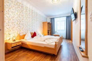 1_hotel_Krone_Lechaschau_Romantiksuite_7.jpg