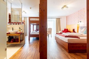 4_hotel_Krone_Lechaschau_Family_Suite.jpg
